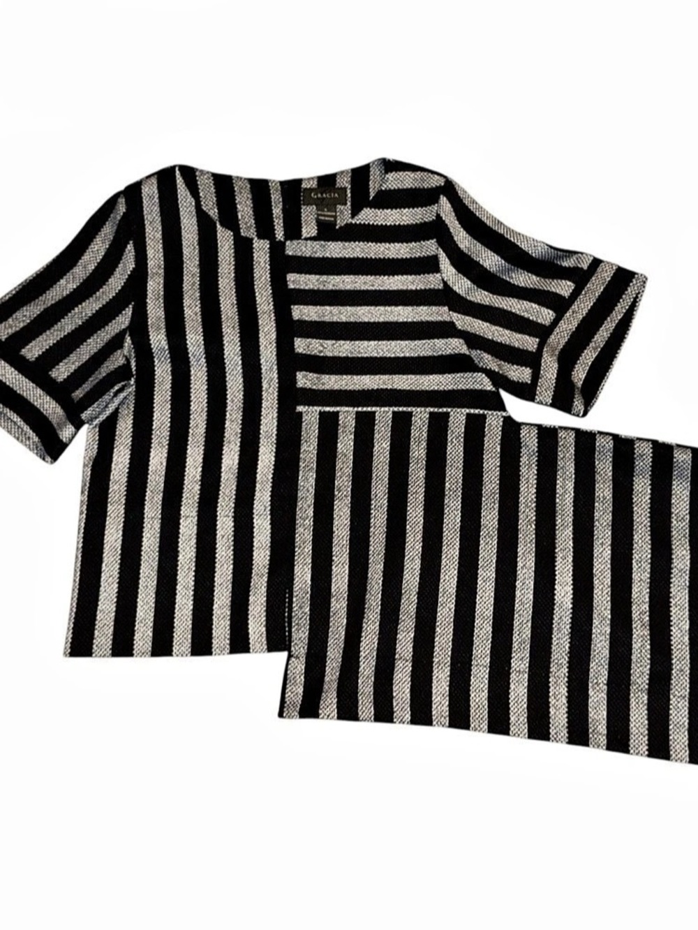 Gracia Black & White Striped Short Sleeve Top- size large